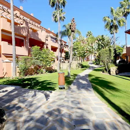 Port Flamenco Εστεπόνα